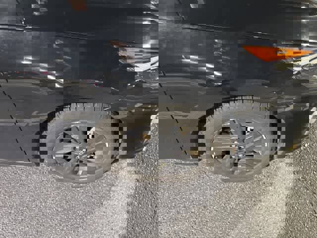 Used 2023 Hyundai Elantra SEL w/ Preferred Accessory Package image 15