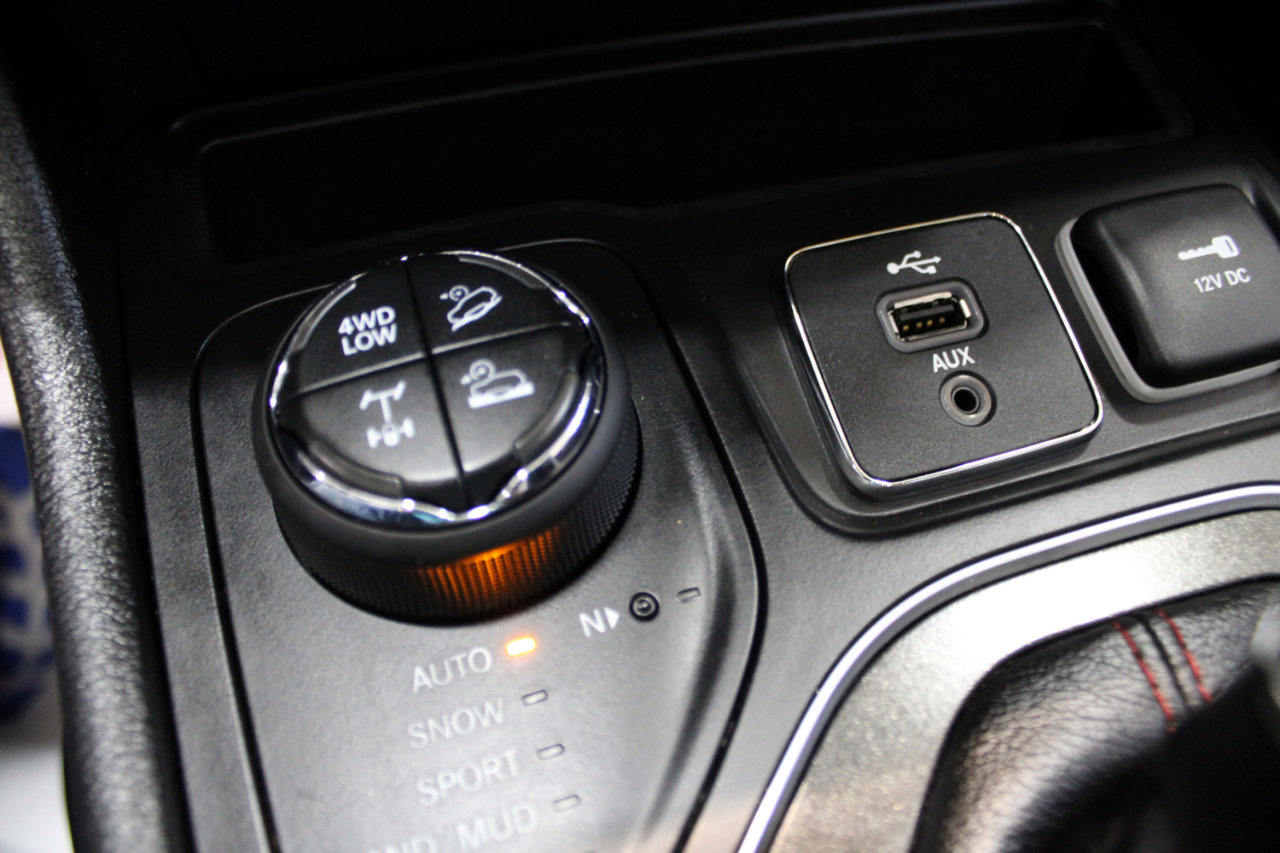 Used 2019 Jeep Cherokee Trailhawk w/ Comfort & Convenience Group image 21