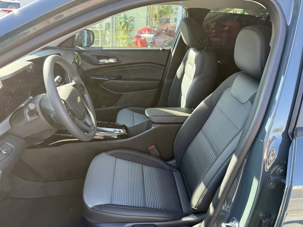 New 2026 Chevrolet Trax LT w/ Sunroof Package image 8