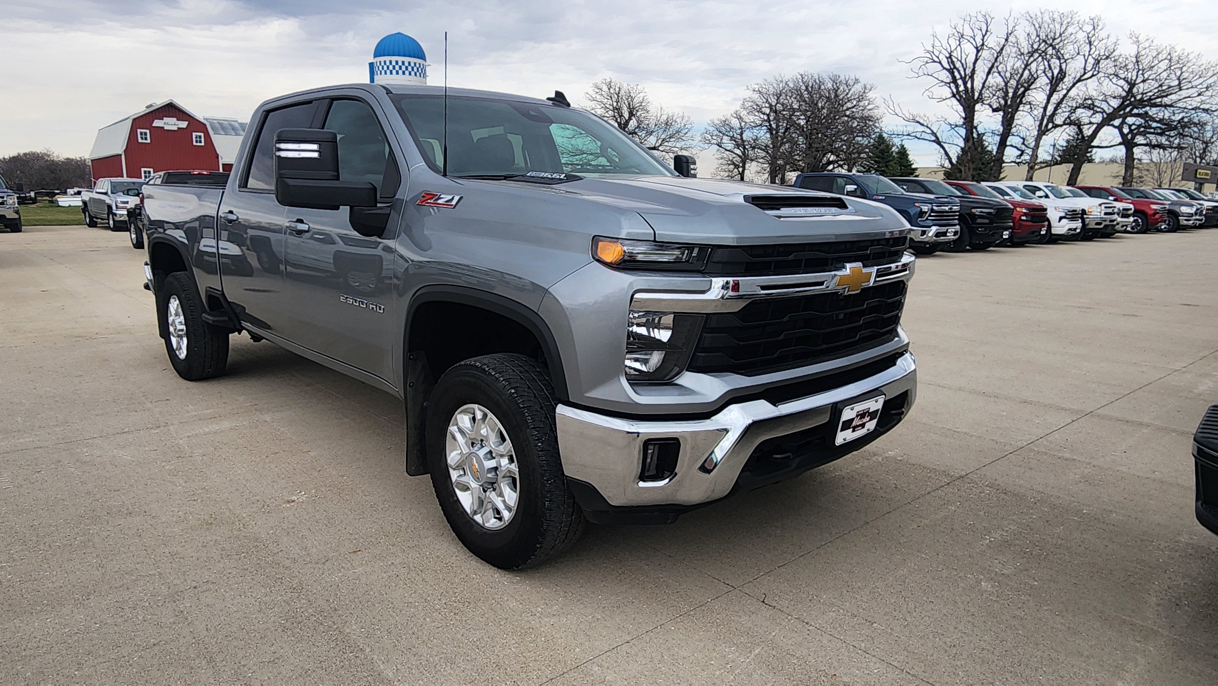 Used 2025 Chevrolet Silverado 2500 LT AWD/4WD image 3