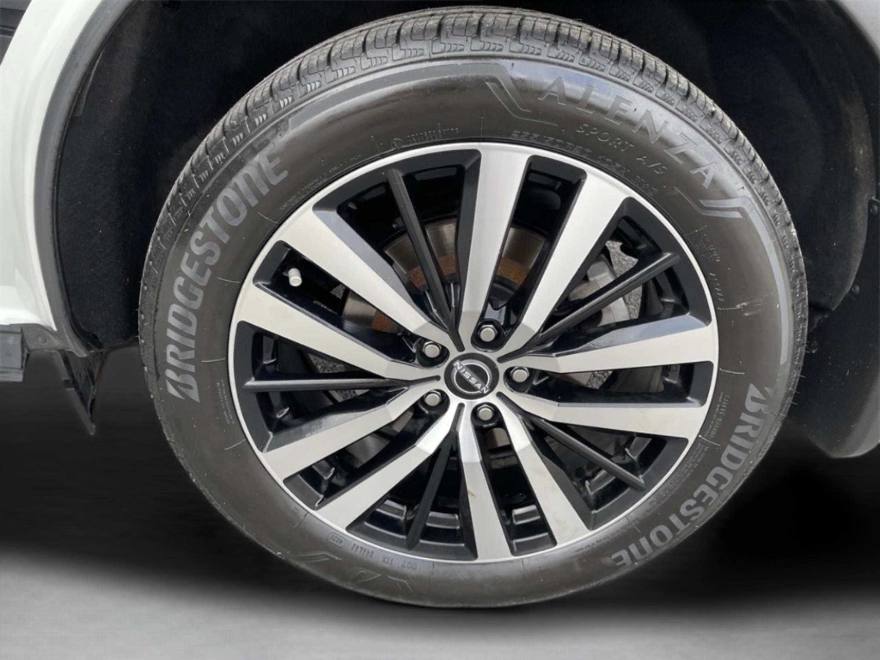 Used 2024 Nissan Pathfinder Platinum w/ Cargo Package image 14