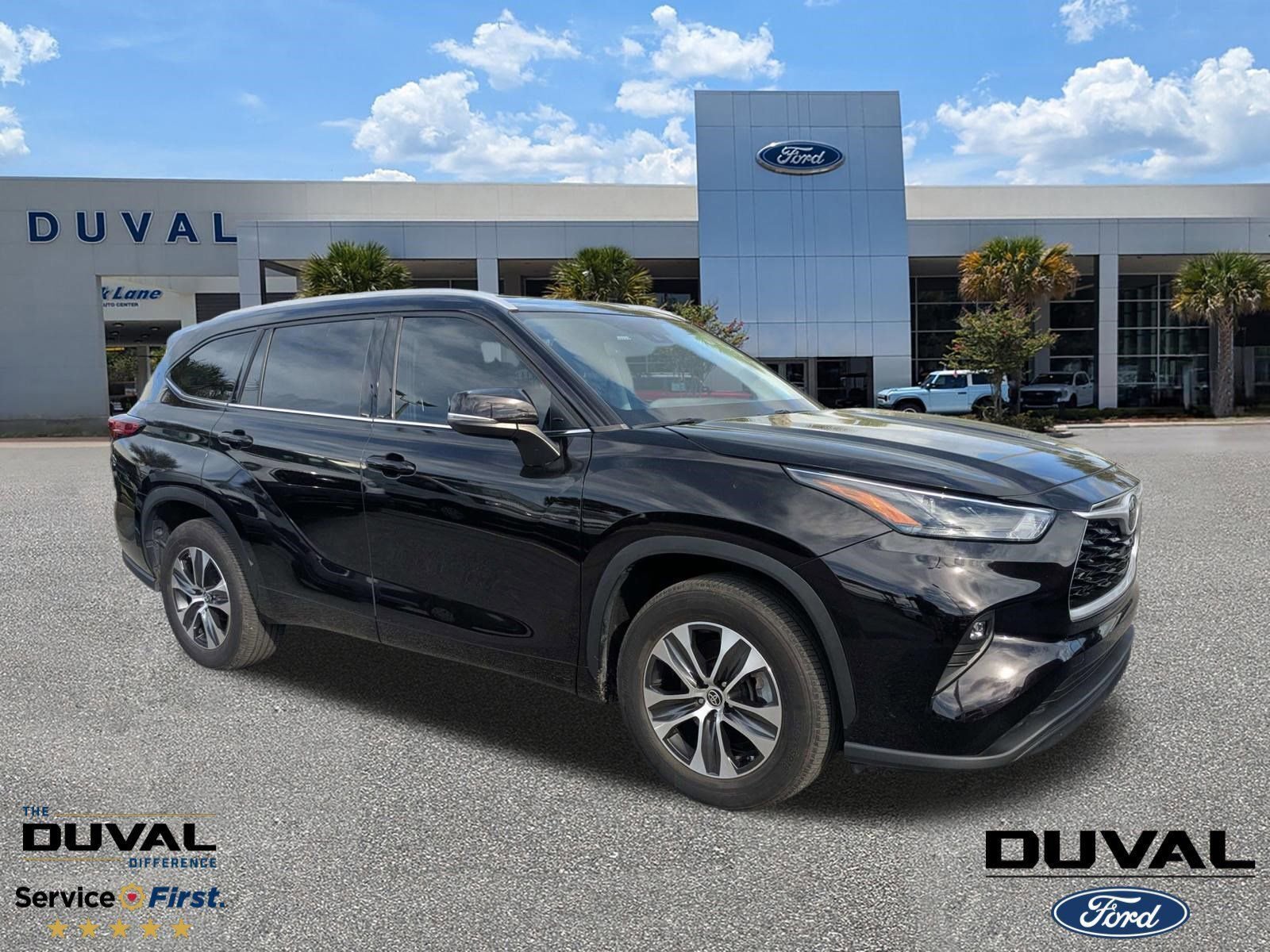 Used 2022 Toyota Highlander XLE image 1