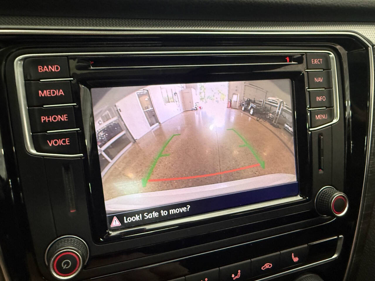 Used 2016 Volkswagen Passat 1.8T FWD image 27