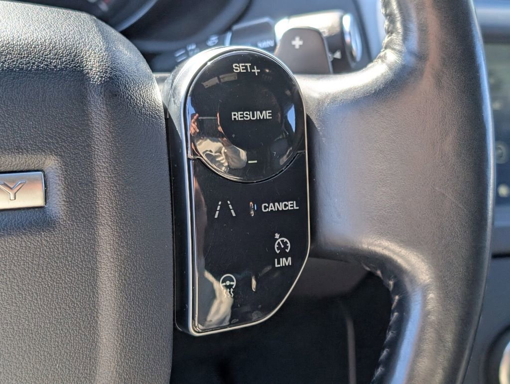 Used 2020 Land Rover Discovery Landmark AWD/4WD image 32