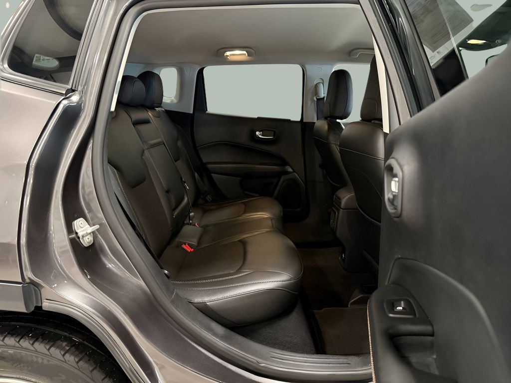 Used 2018 Jeep Compass Latitude w/ Safe & Security Group AWD/4WD image 18