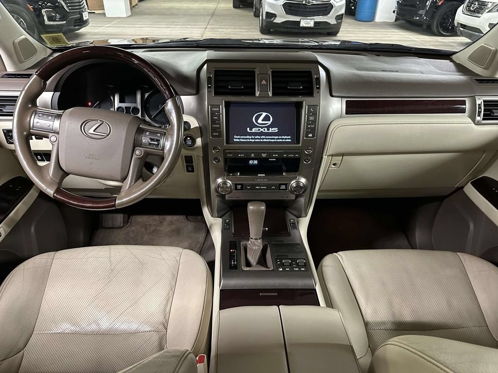 Used 2019 Lexus GX 460 Premium w/ Premium Package AWD/4WD image 16