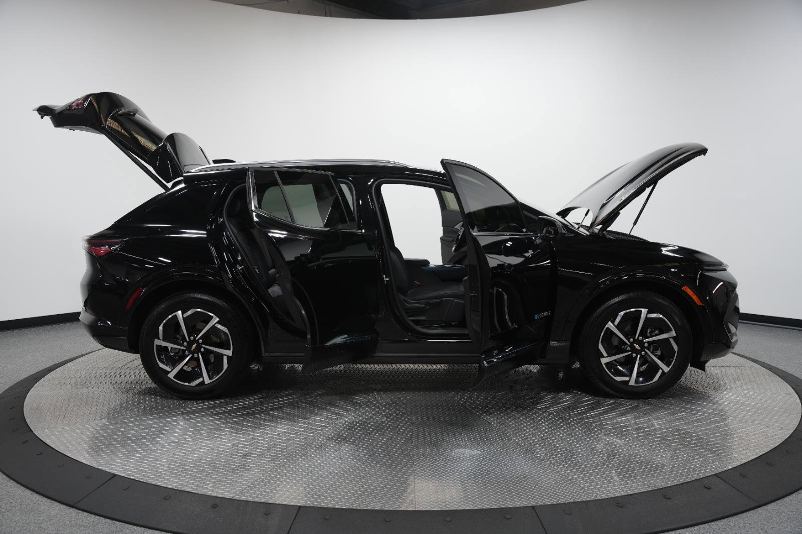 Used 2024 Chevrolet Equinox EV LT image 9