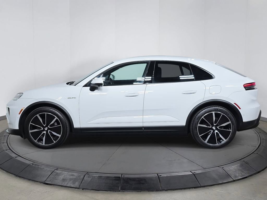 Certified 2025 Porsche Macan Electric image 2
