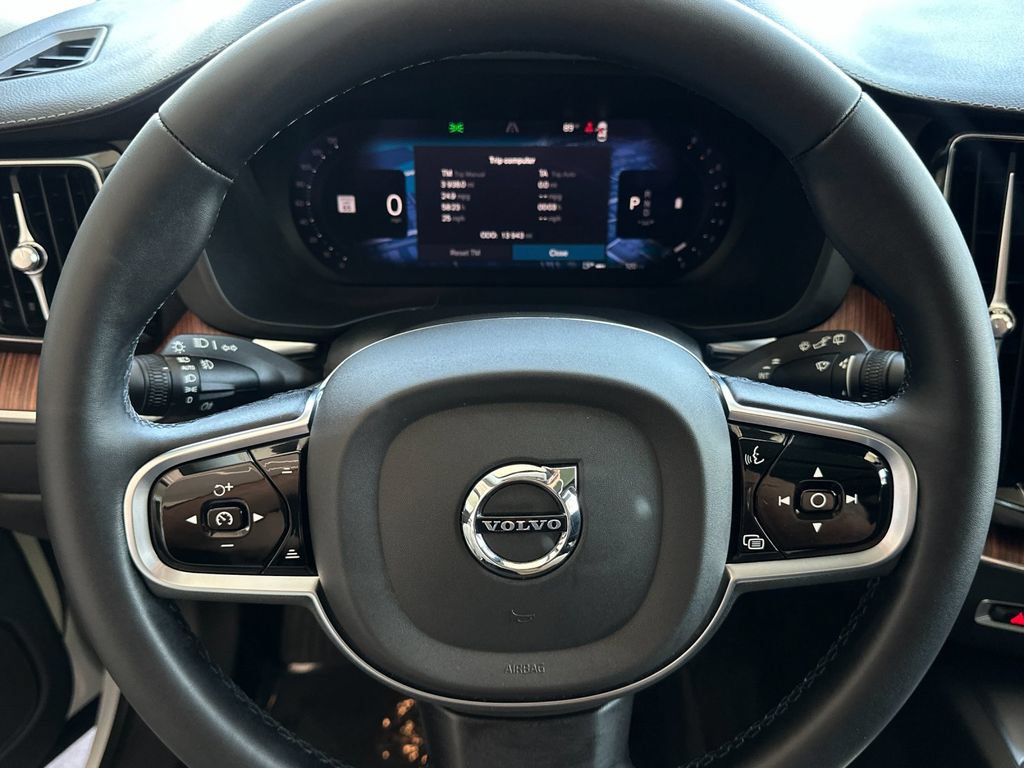 Certified 2023 Volvo XC60 B5 Ultimate AWD/4WD image 23