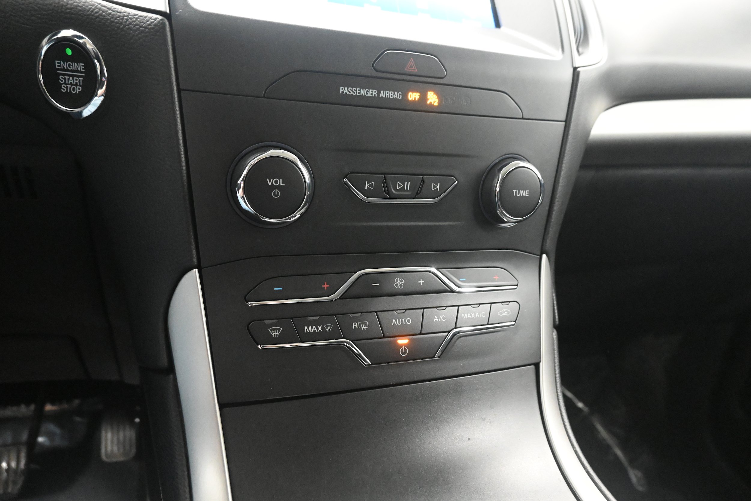 Used 2019 Ford Edge SEL AWD/4WD image 15