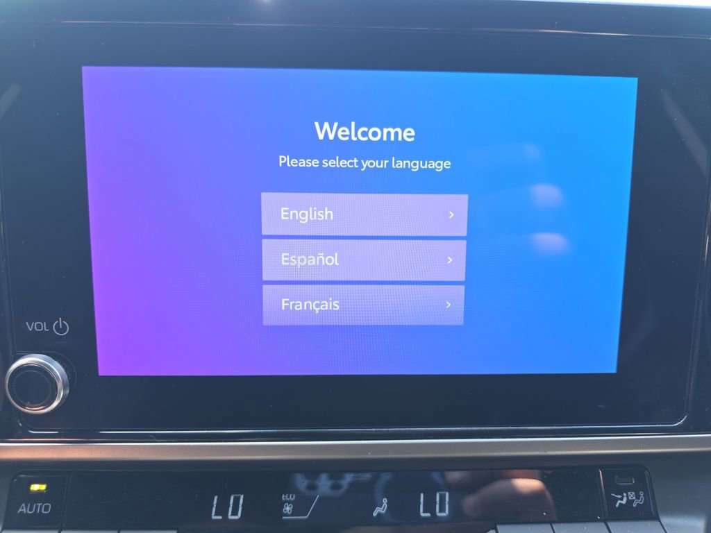 Used 2025 Toyota Camry SE FWD image 30