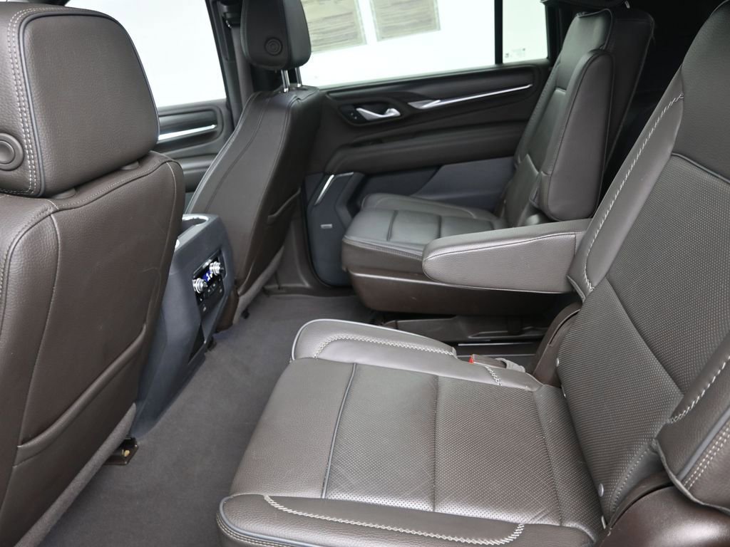 Used 2022 GMC Yukon XL Denali w/ Denali Premium Package image 13