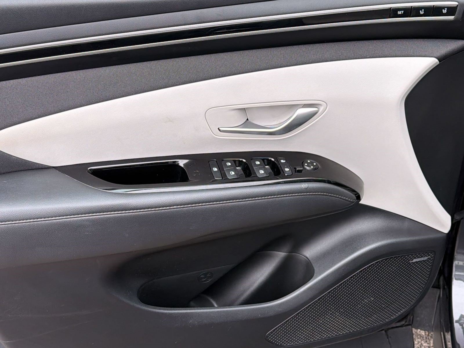 Used 2023 Hyundai Tucson Limited AWD/4WD image 14
