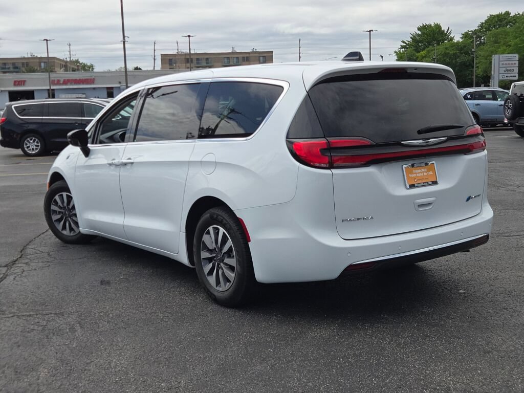 Used 2024 Chrysler Pacifica Limited FWD image 18