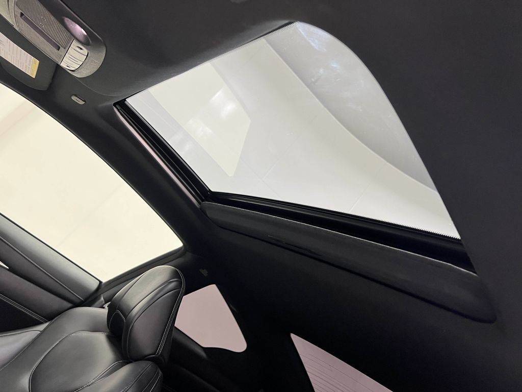 Used 2018 INFINITI Q60 3.0t Luxe RWD image 12