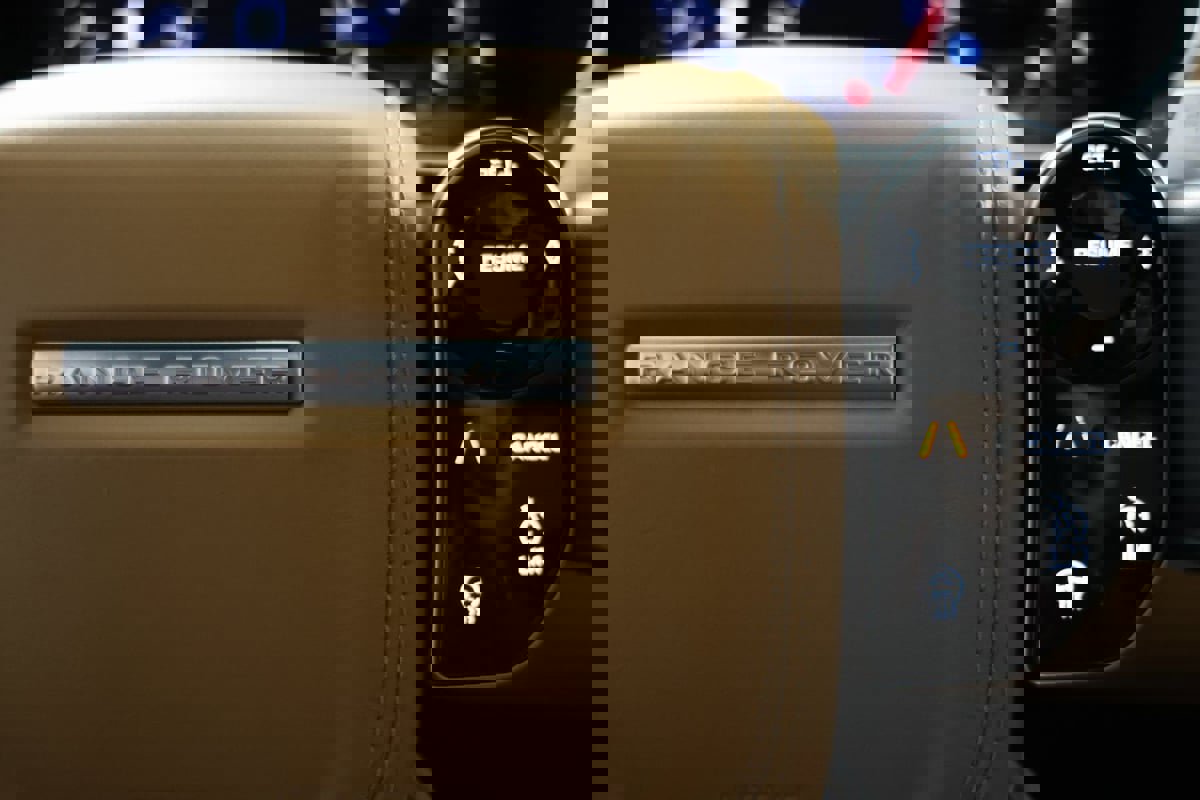 Used 2019 Land Rover Range Rover Autobiography image 28