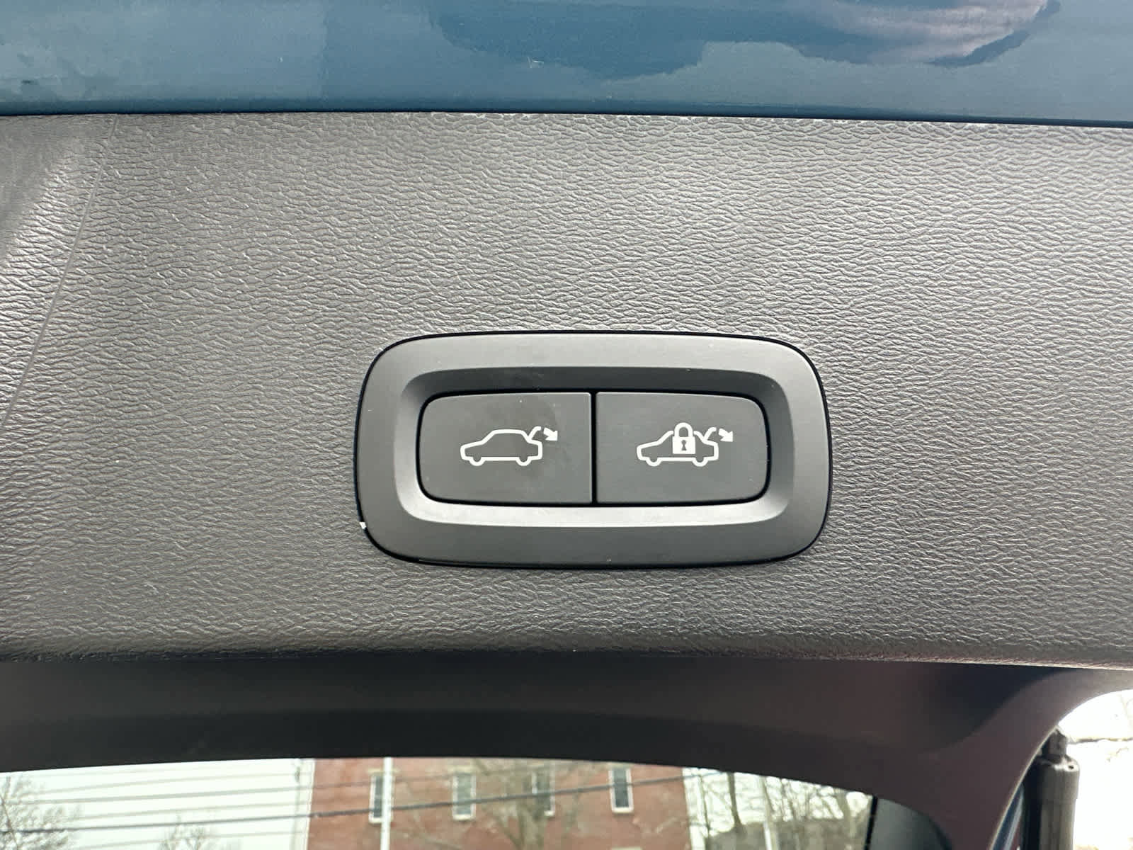 Used 2023 Volvo XC40 B5 Plus w/ Driver Assist Package image 13