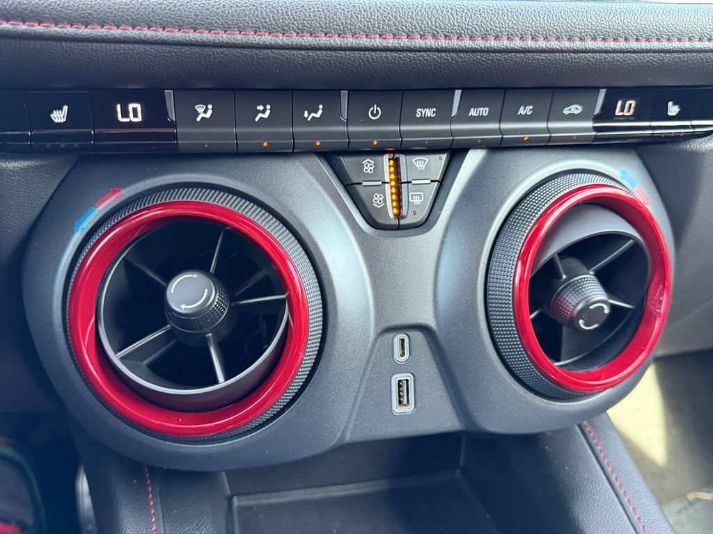 Used 2020 Chevrolet Blazer RS w/ LPO, Floor Liner Package FWD image 17