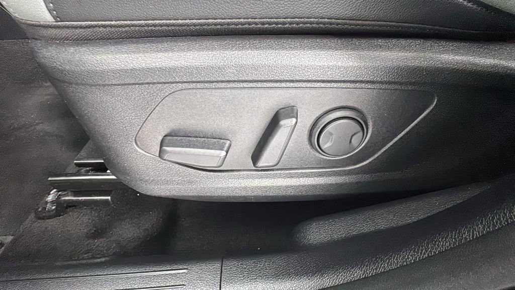 Used 2025 Kia Sportage X-Line w/ Premium Package image 11