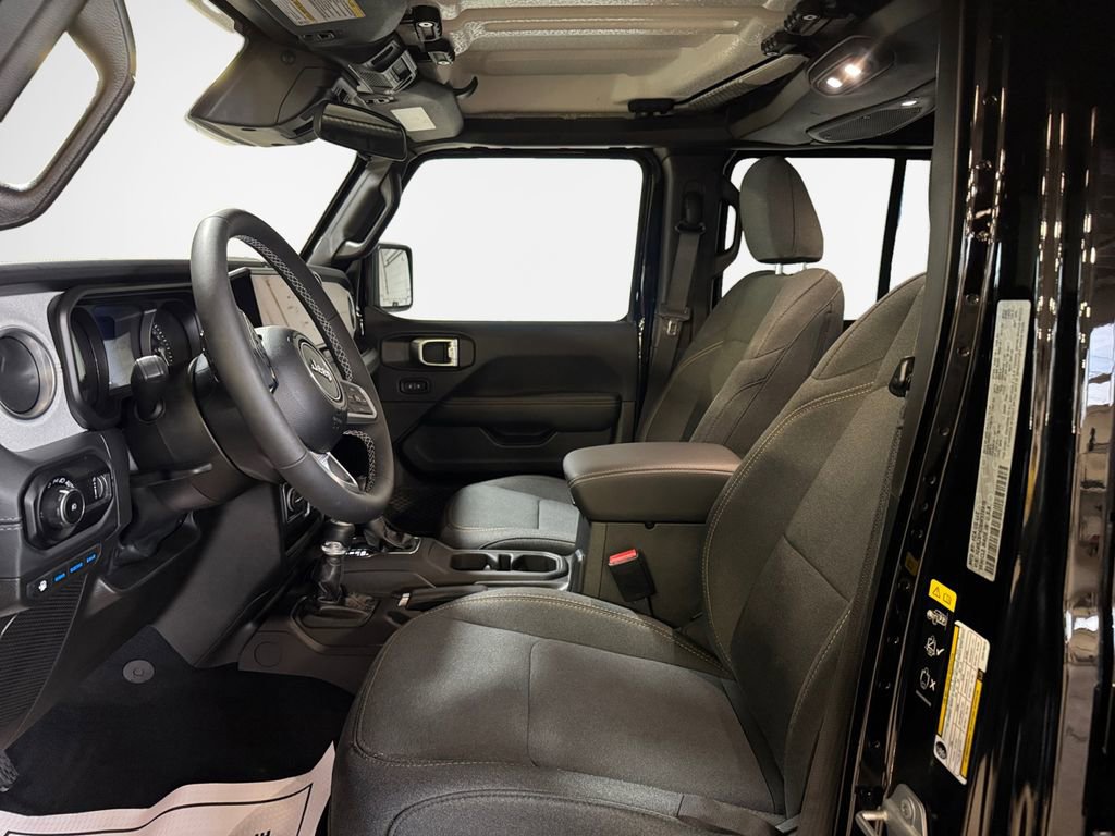 Used 2025 Jeep Wrangler Unlimited Sahara w/ Safety Group image 12