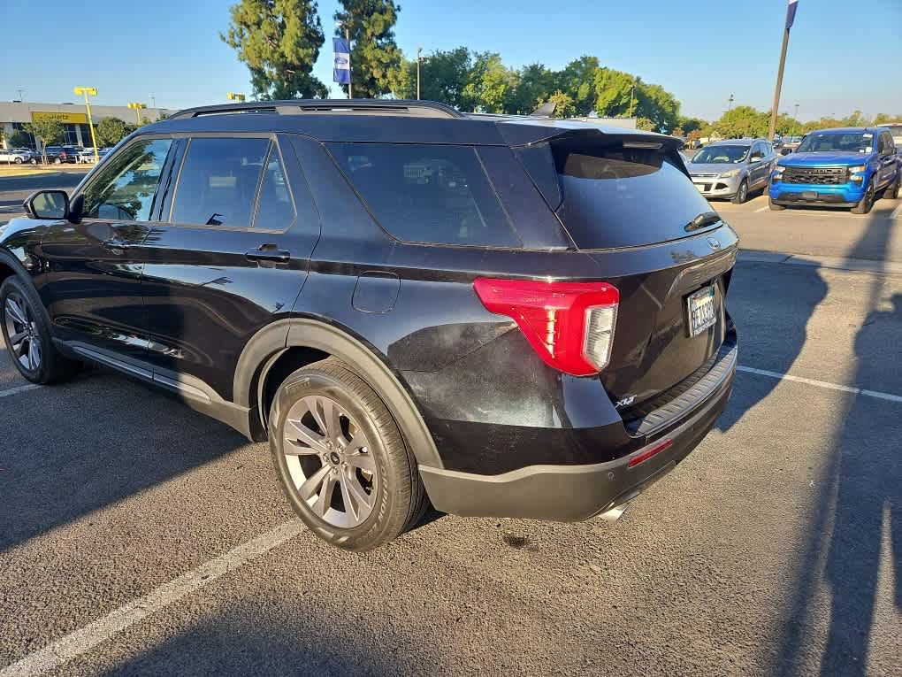 Used 2023 Ford Explorer XLT w/ Equipment Group 202A RWD image 5