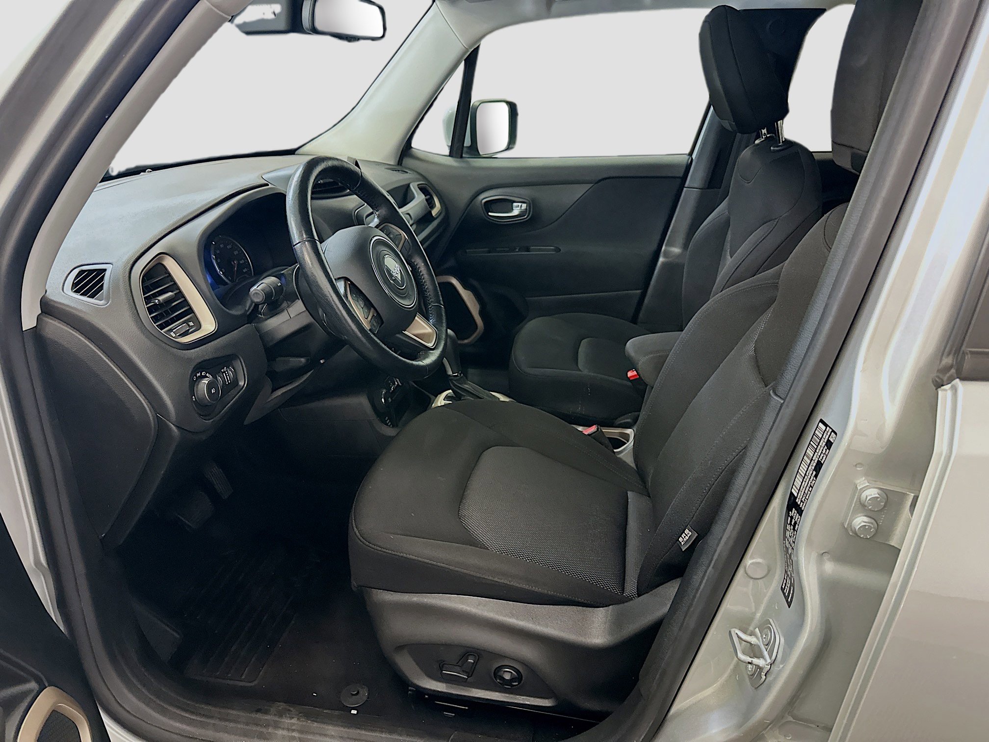 Used 2017 Jeep Renegade Latitude AWD/4WD image 13