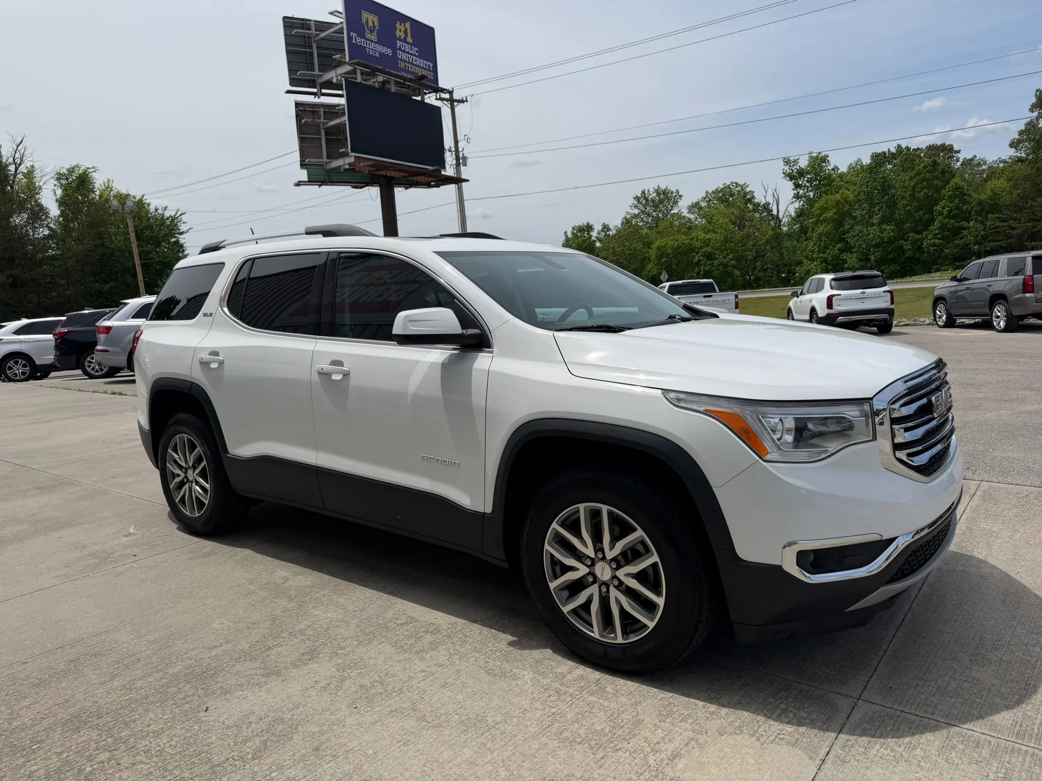 Used 2017 GMC Acadia SLE w/ Driver Alert Package I AWD/4WD image 26
