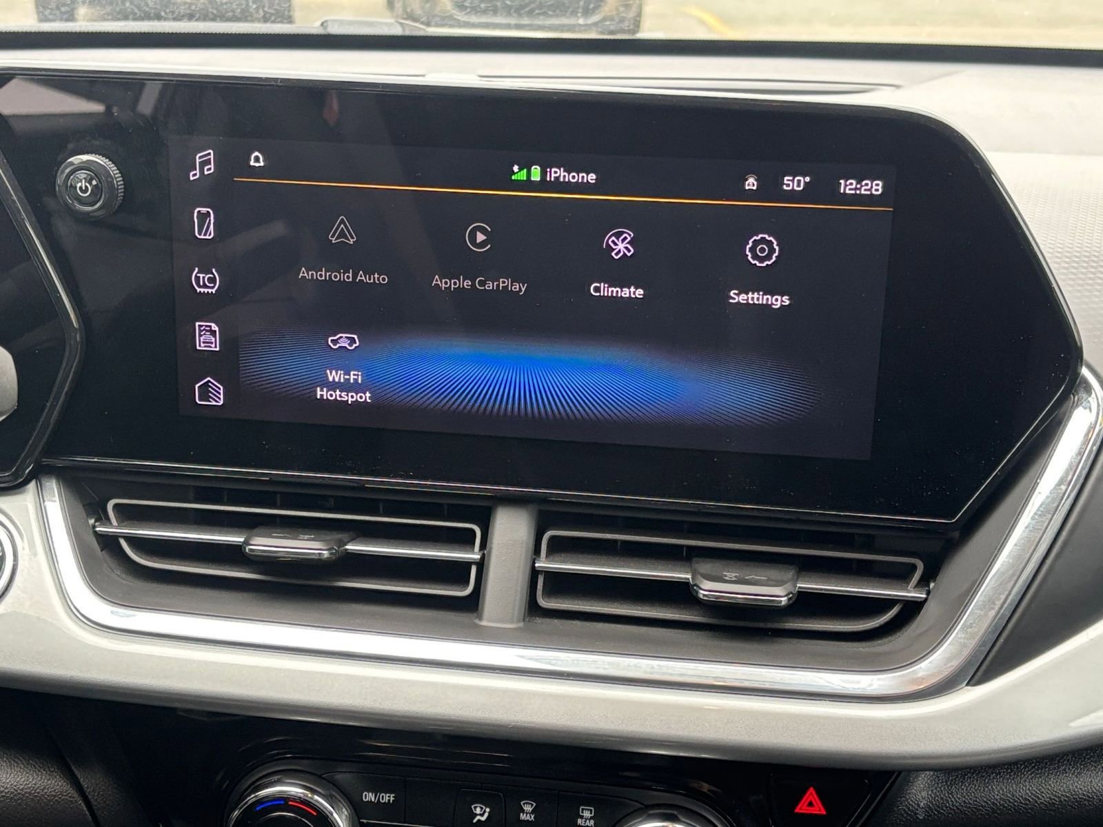 Used 2025 Chevrolet Trax LT image 17