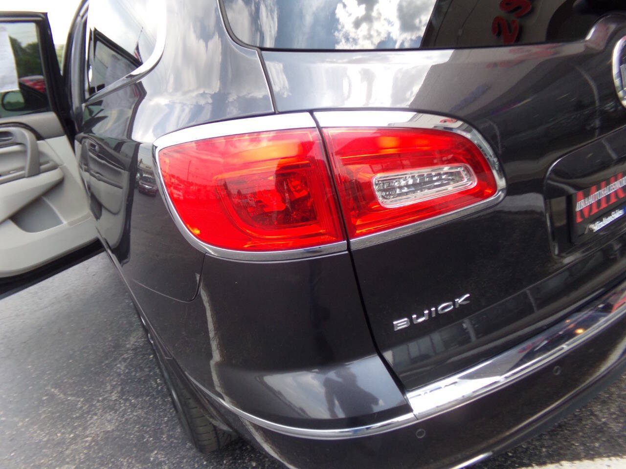 Used 2014 Buick Enclave Premium FWD image 17