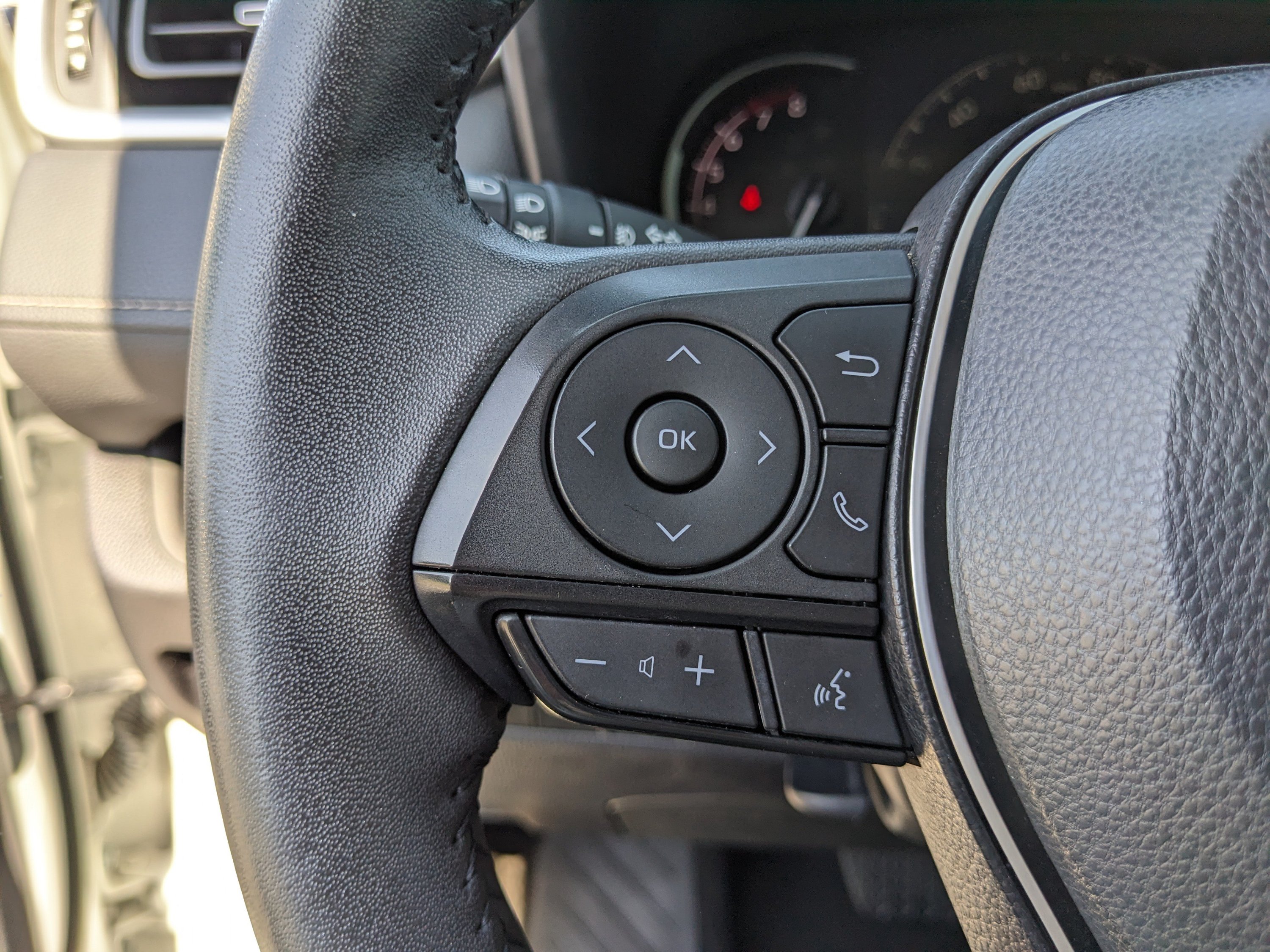 Used 2024 Toyota RAV4 XLE Premium FWD image 37