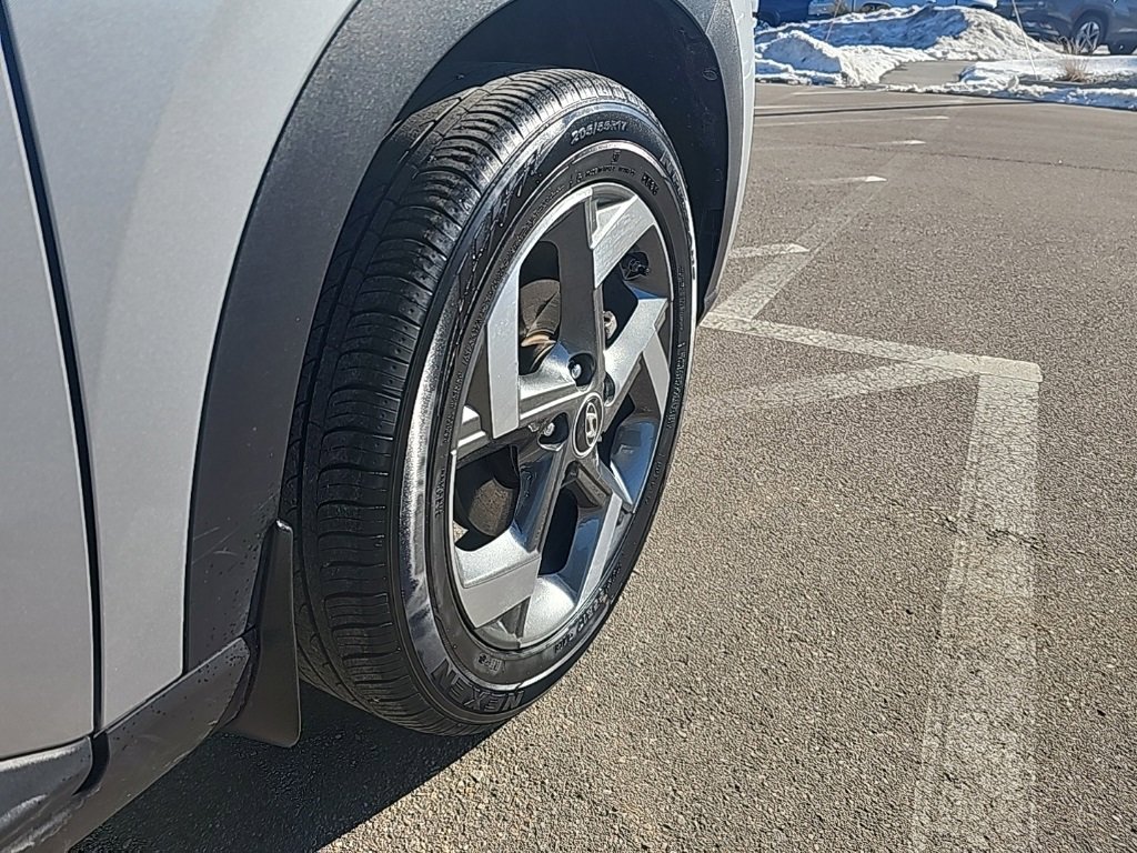 Certified 2023 Hyundai Venue SEL image 34