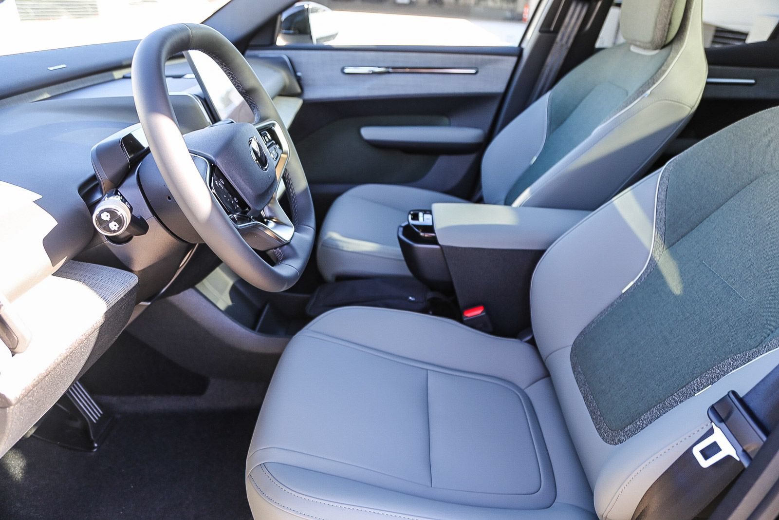 New 2026 Volvo EX30 Plus w/ Climate Package AWD/4WD image 17