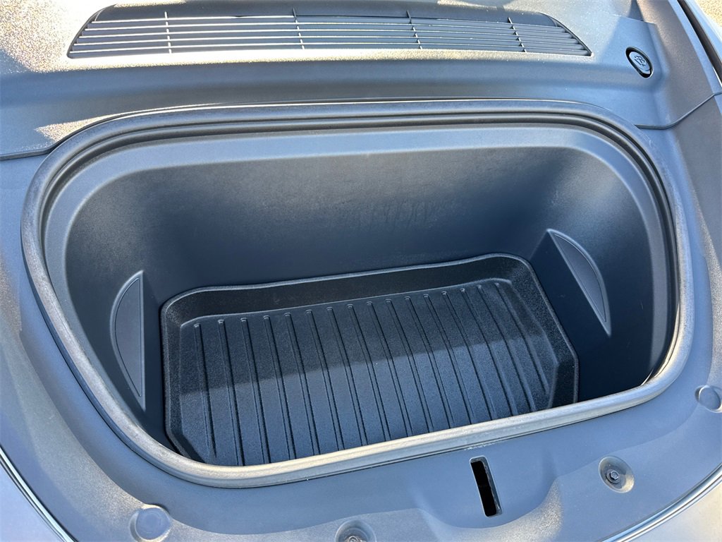 Used 2021 Tesla Model Y Long Range image 6