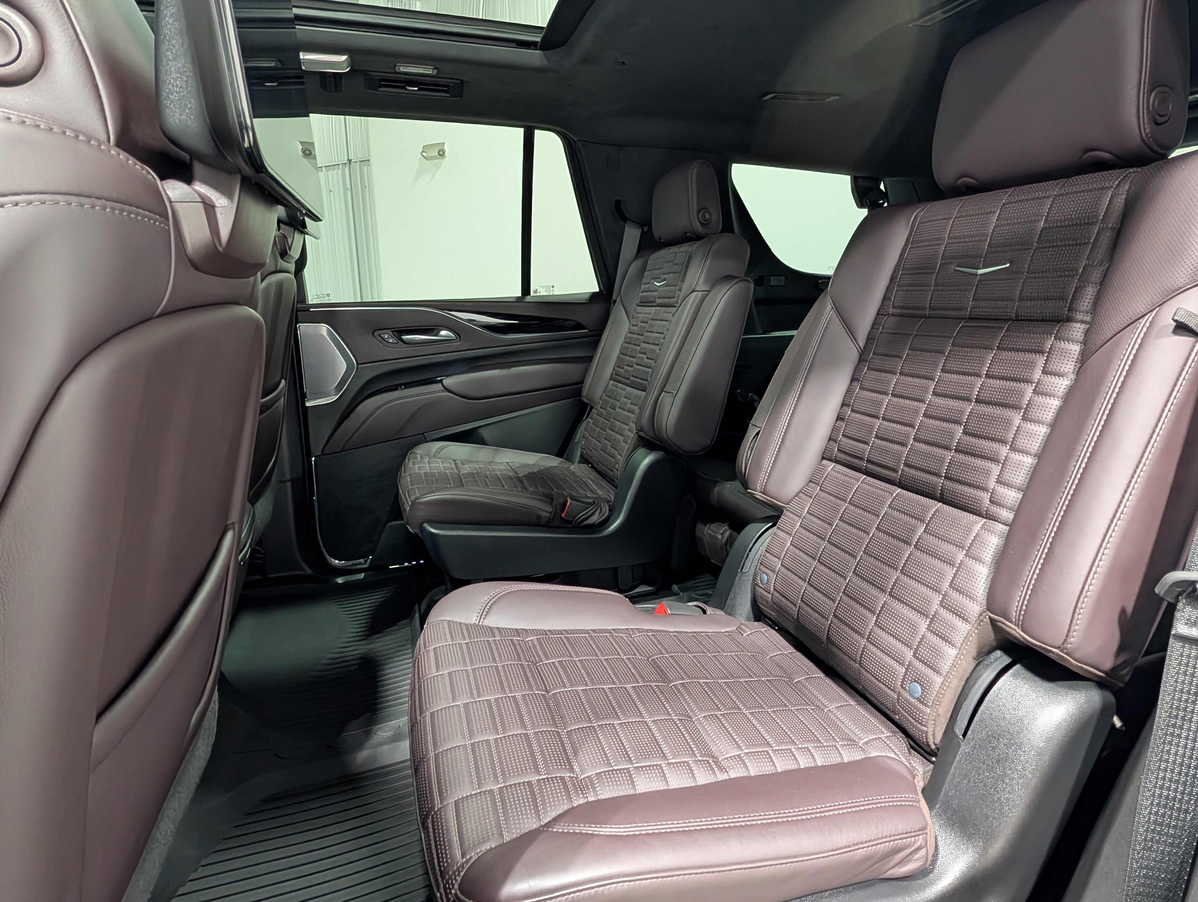 Used 2024 Cadillac Escalade V w/ LPO, ONYX Package AWD/4WD image 19