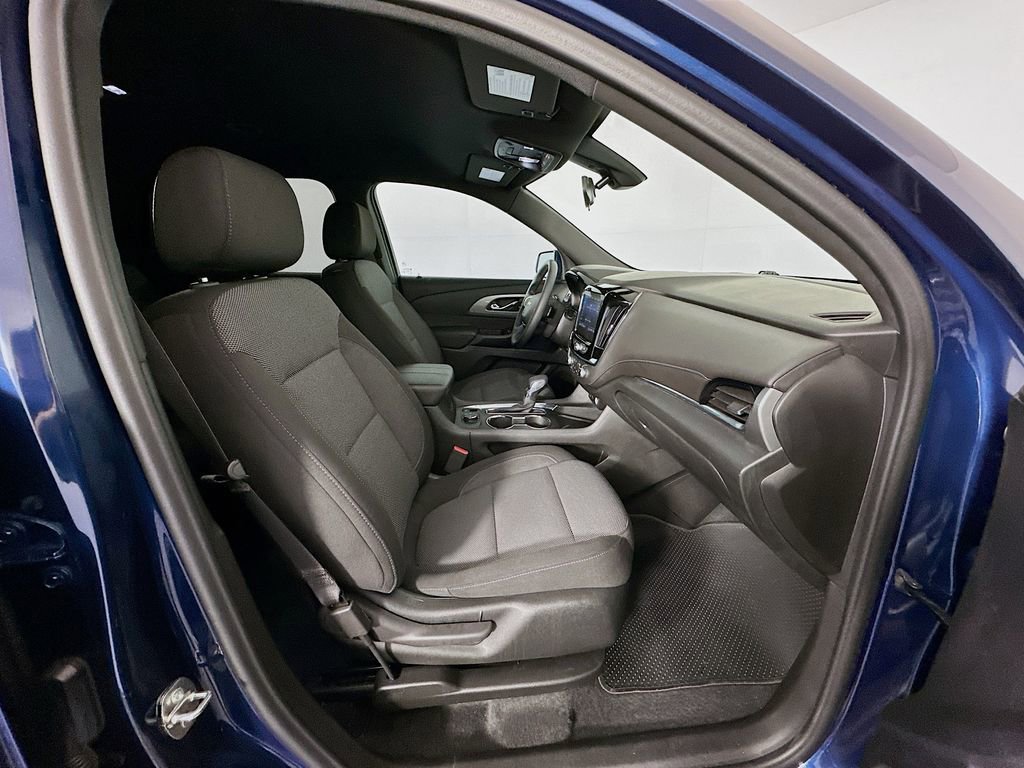 Used 2023 Chevrolet Traverse LT image 29