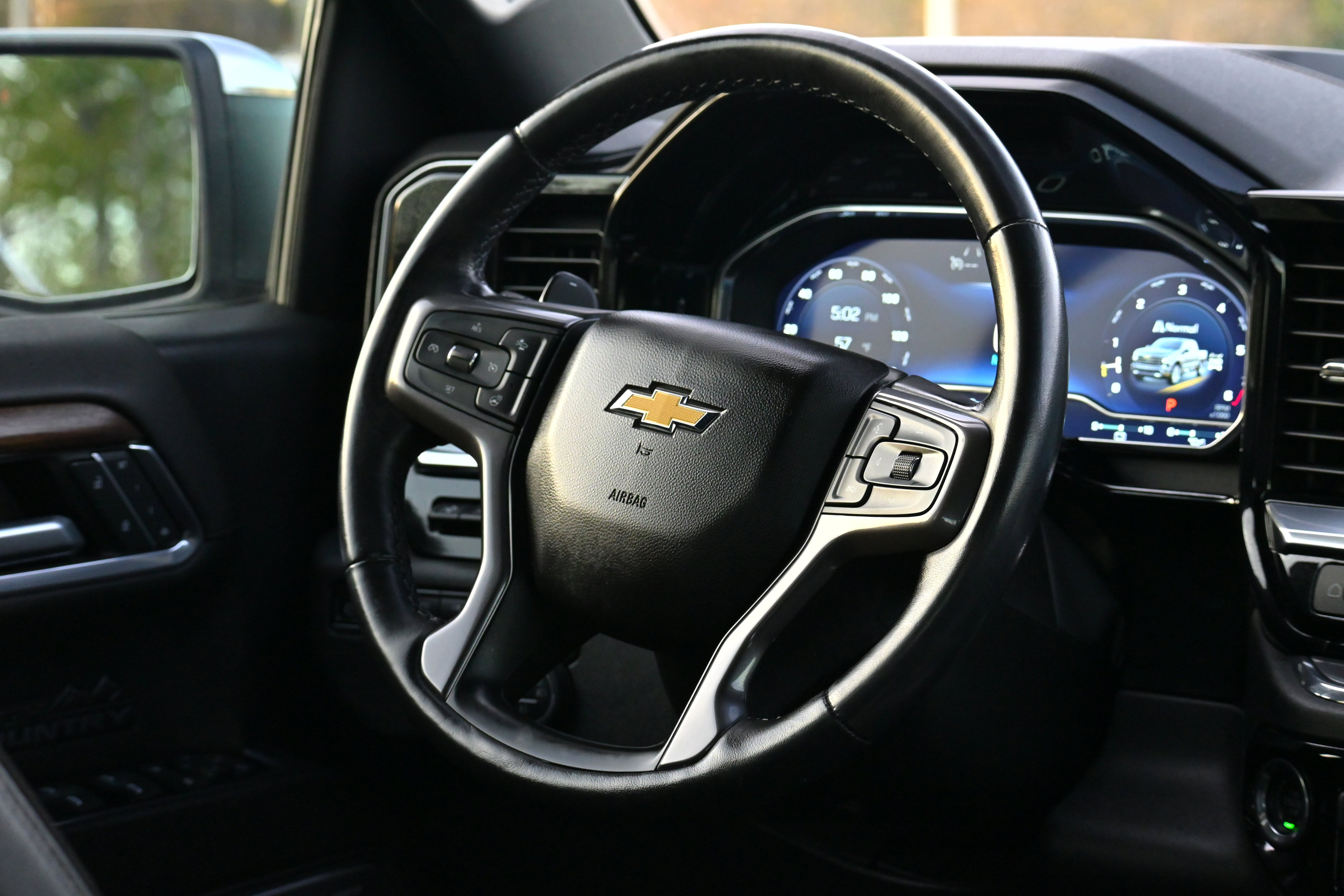 Used 2023 Chevrolet Silverado 1500 High Country w/ Technology Package image 17