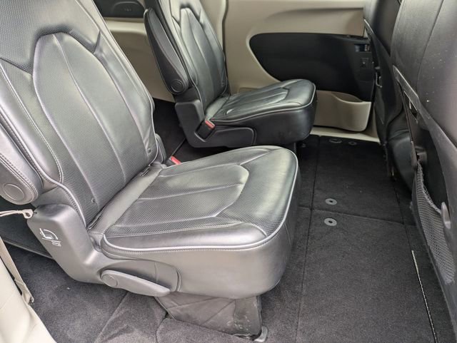 Used 2019 Chrysler Pacifica Limited w/ Advanced Safetytec Group image 17