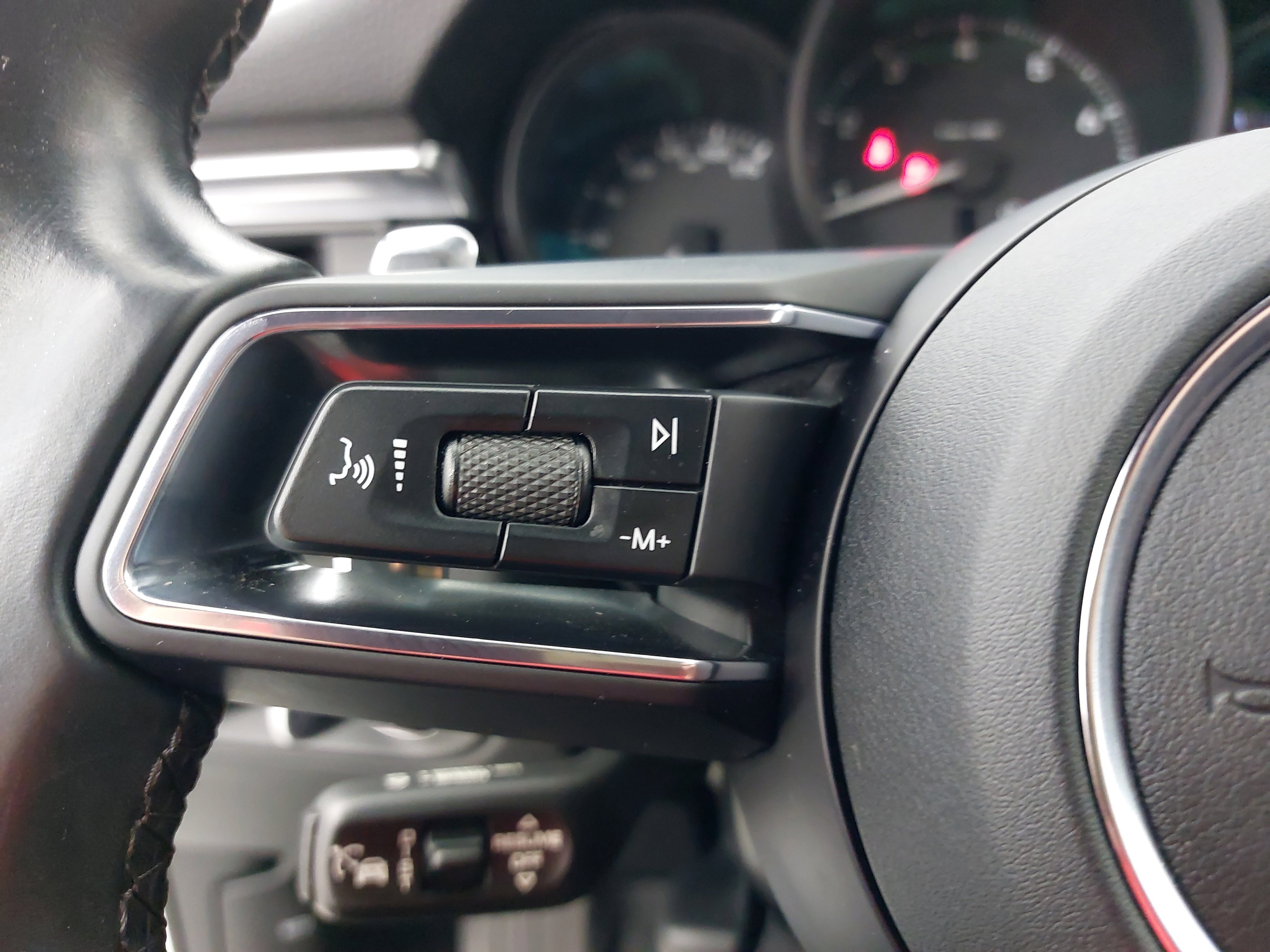 Used 2023 Porsche Macan image 19