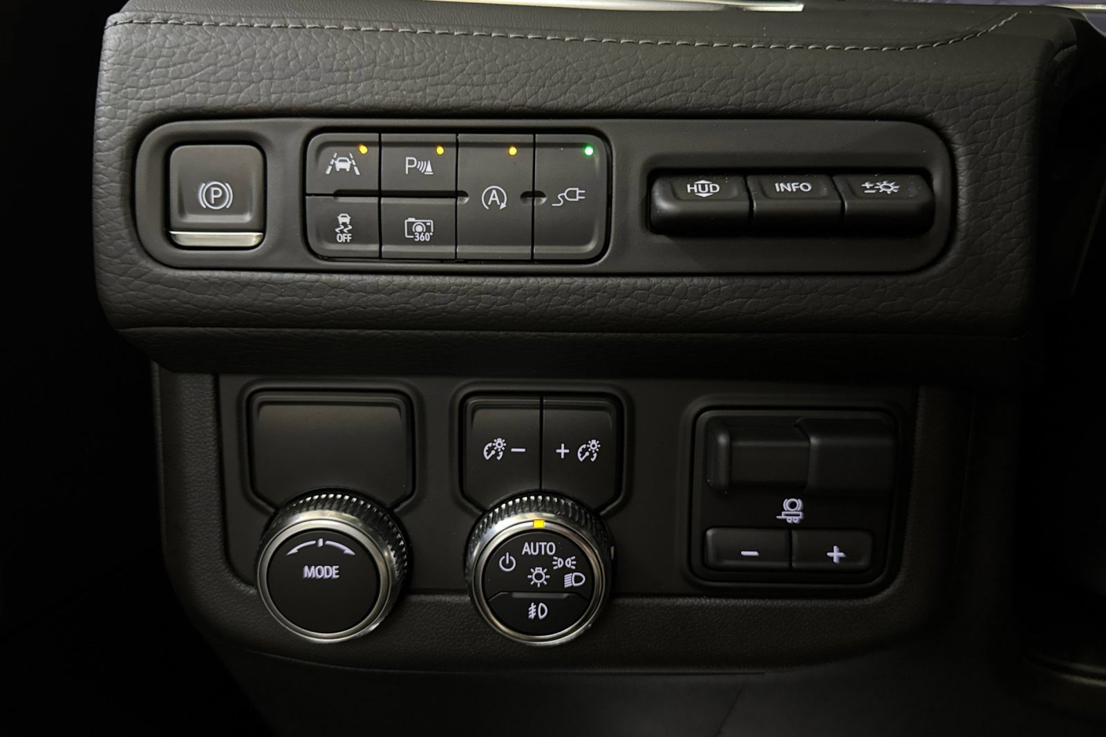 Used 2022 GMC Yukon Denali w/ Advanced Technology Package image 38