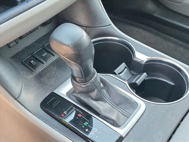 Used 2017 Toyota Highlander LE FWD image 12