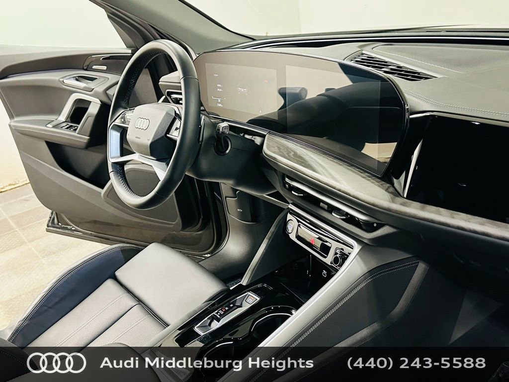 Certified 2025 Audi Q5 Premium w/ Premium Plus AWD/4WD image 10