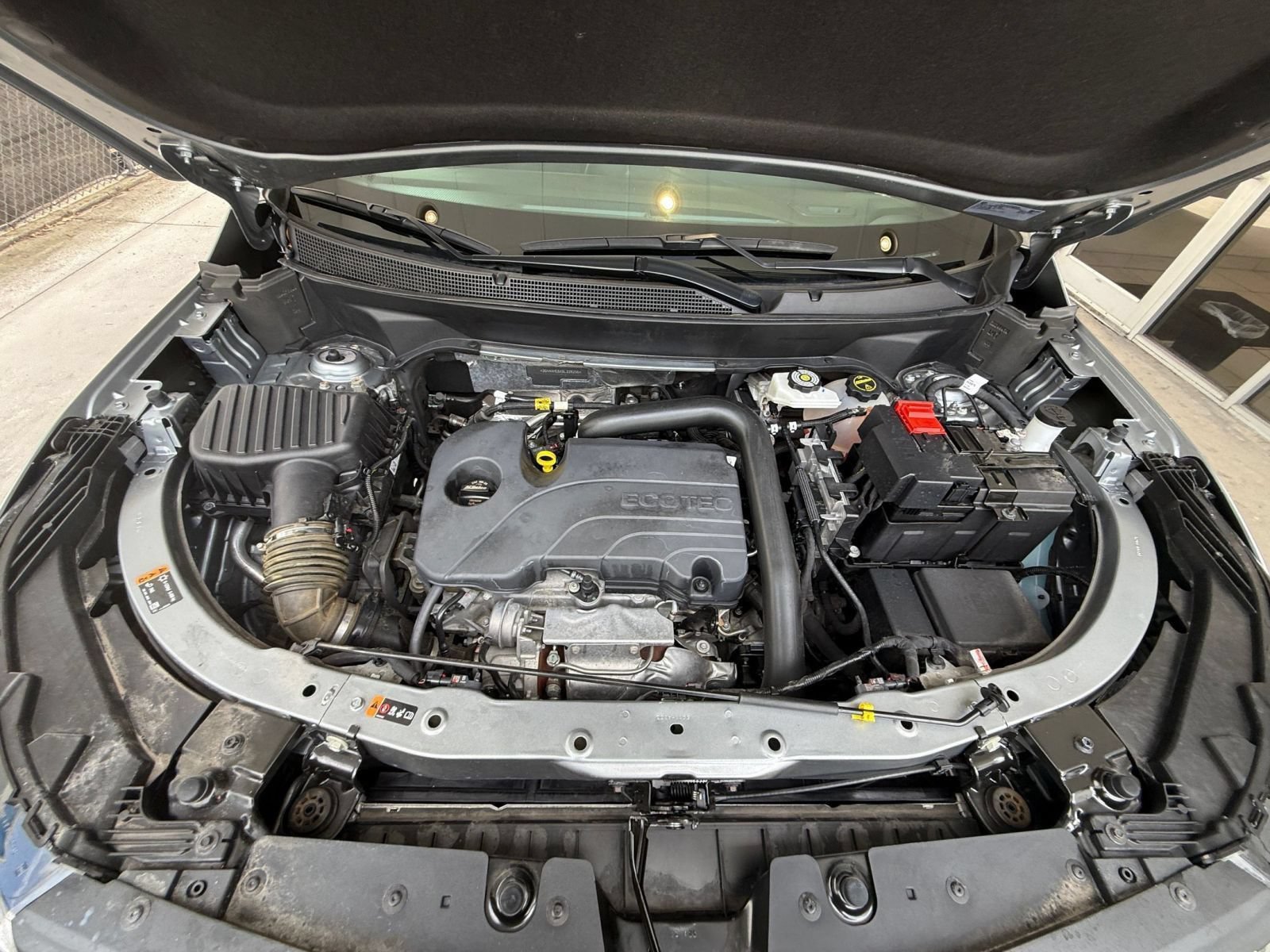 Used 2025 Chevrolet Equinox LT FWD image 32