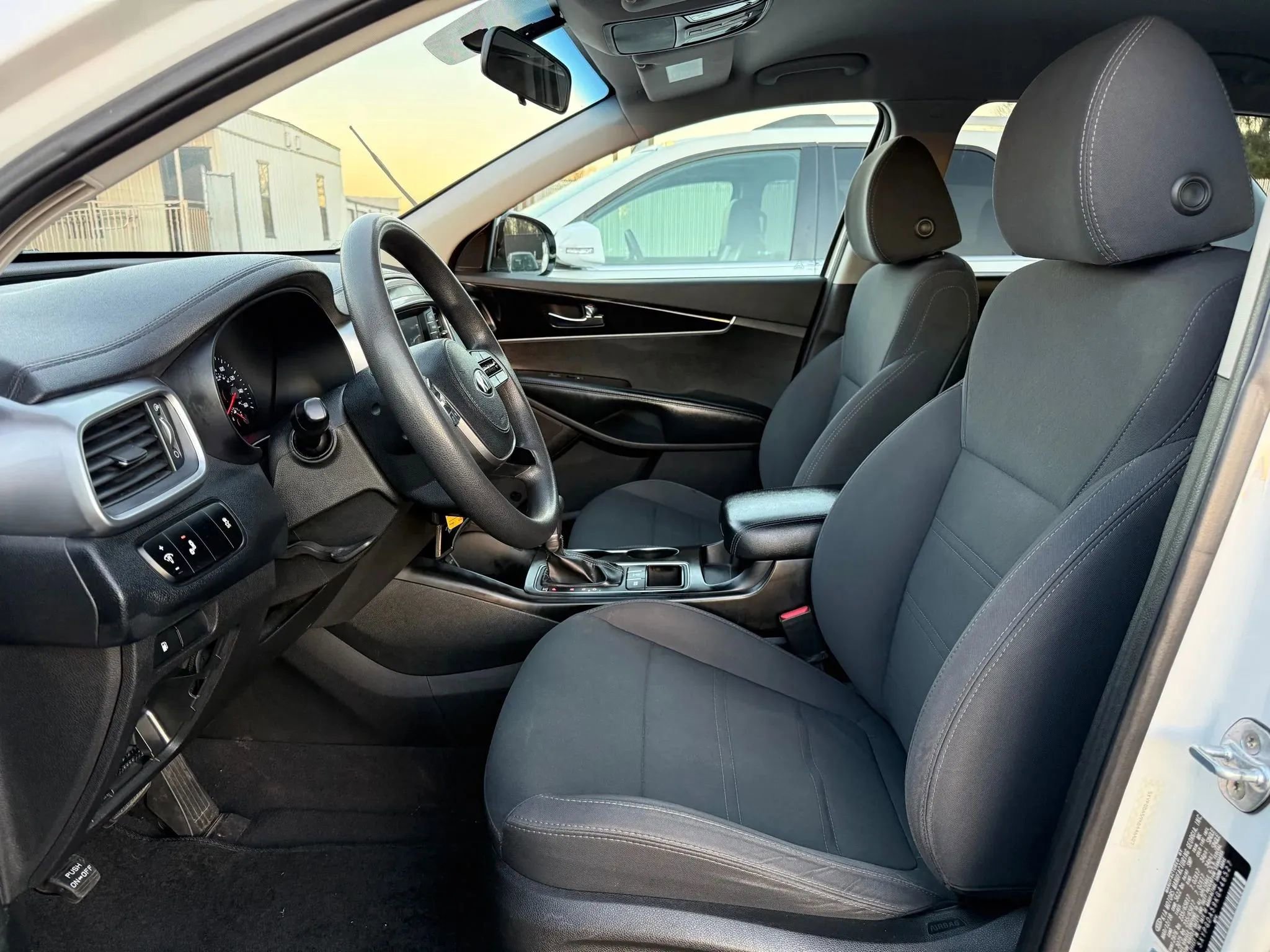 Used 2019 Kia Sorento LX image 2