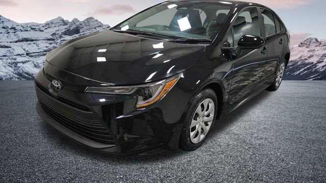 Used 2025 Toyota Corolla LE image 1