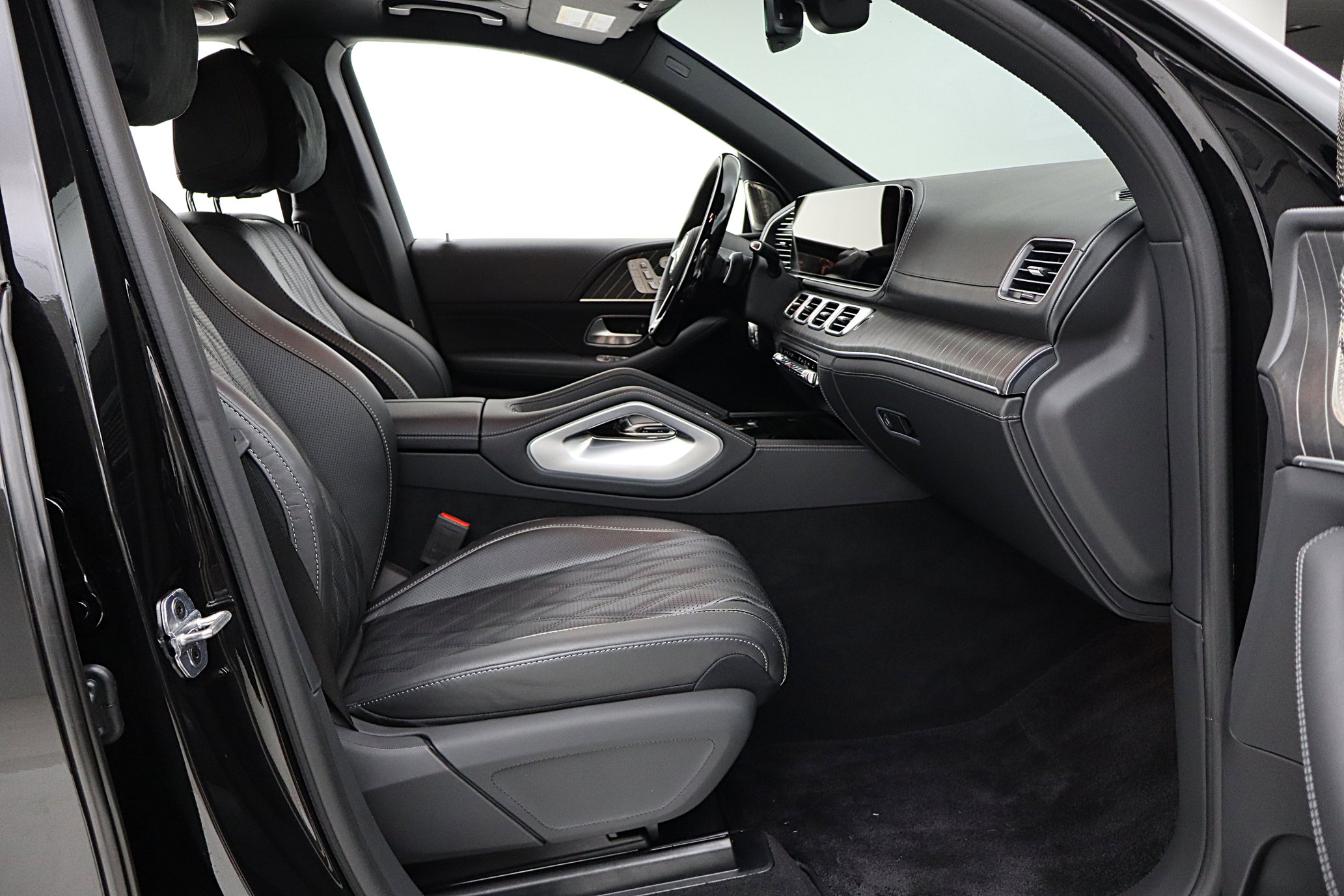 Used 2026 Mercedes-Benz Maybach GLS 600 4MATIC image 40