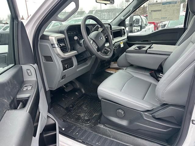 New 2025 Ford F550 4x4 Regular Cab Super Duty image 8