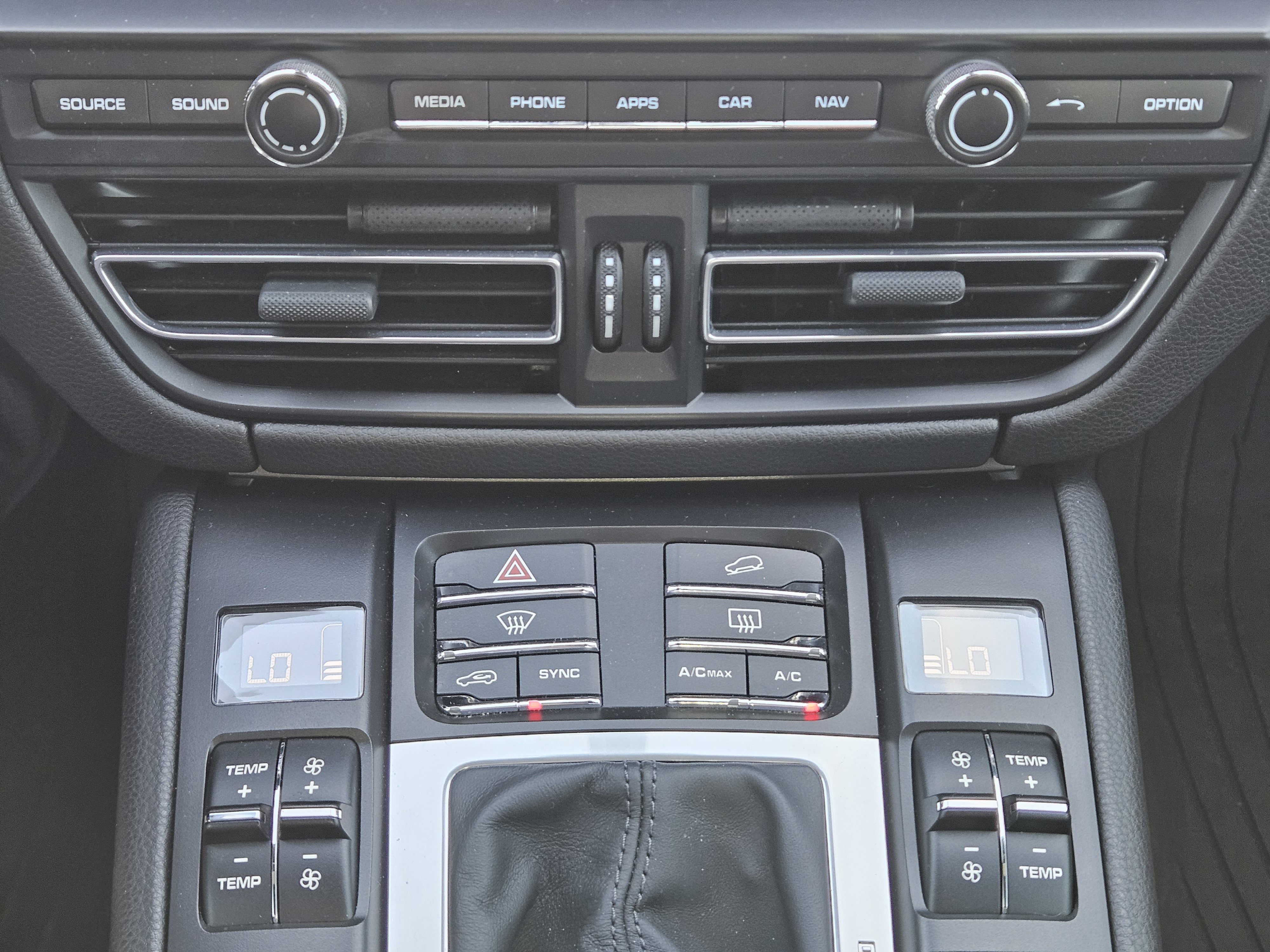 Certified 2021 Porsche Macan image 19