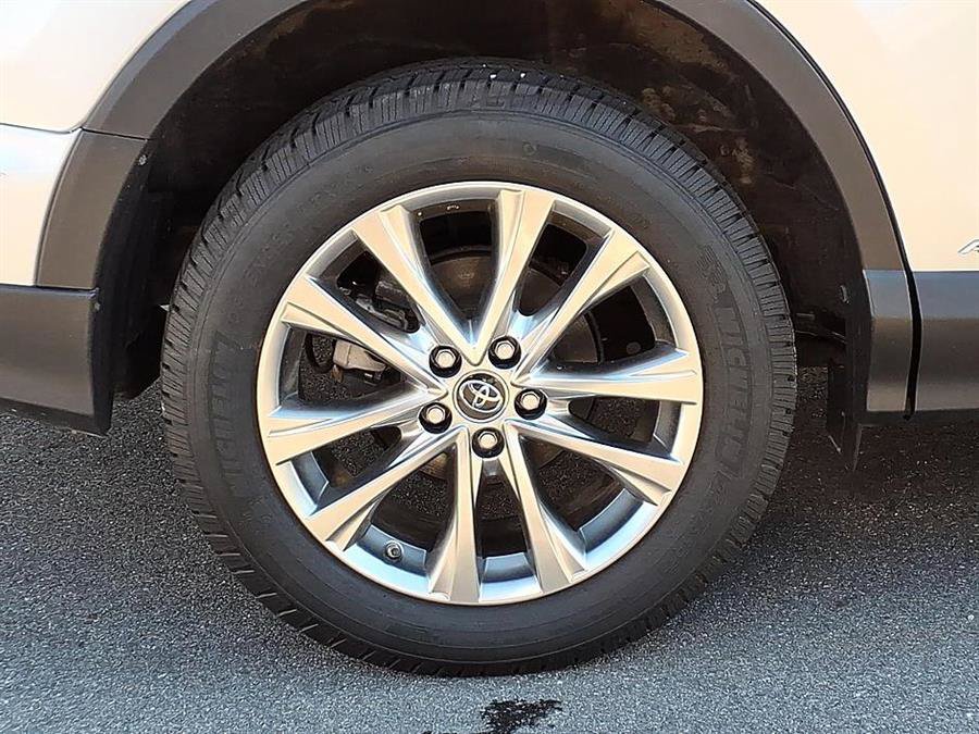 Used 2016 Toyota RAV4 Limited AWD/4WD image 3