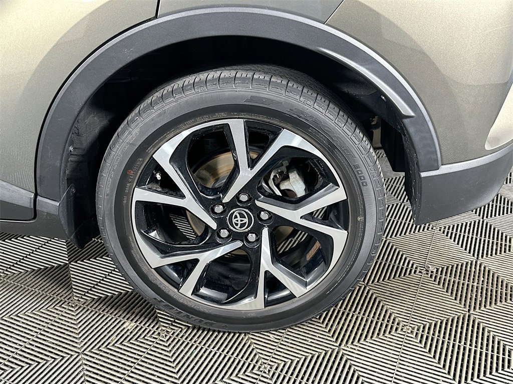 Used 2021 Toyota C-HR XLE image 34