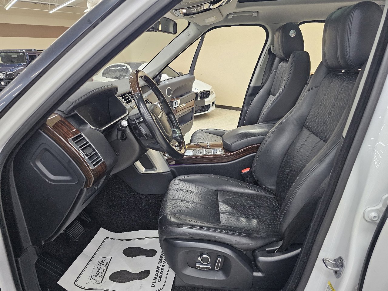 Used 2016 Land Rover Range Rover HSE image 19